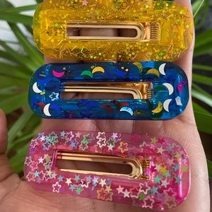 Handmade hair clips🎀 made out of resin